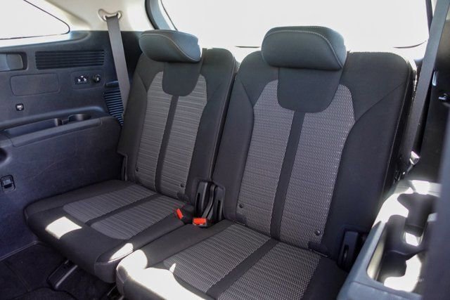 Used 2022 Kia Sorento LX image 12
