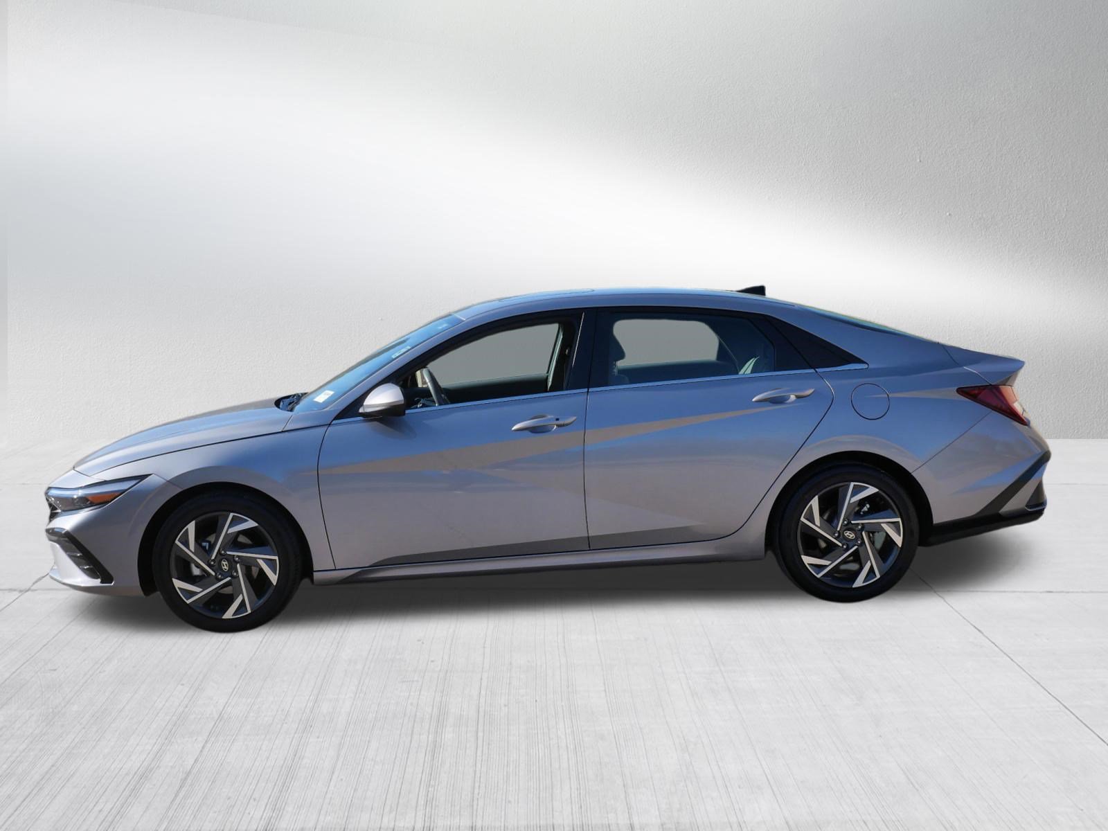 Used 2025 Hyundai Elantra SEL FWD image 4