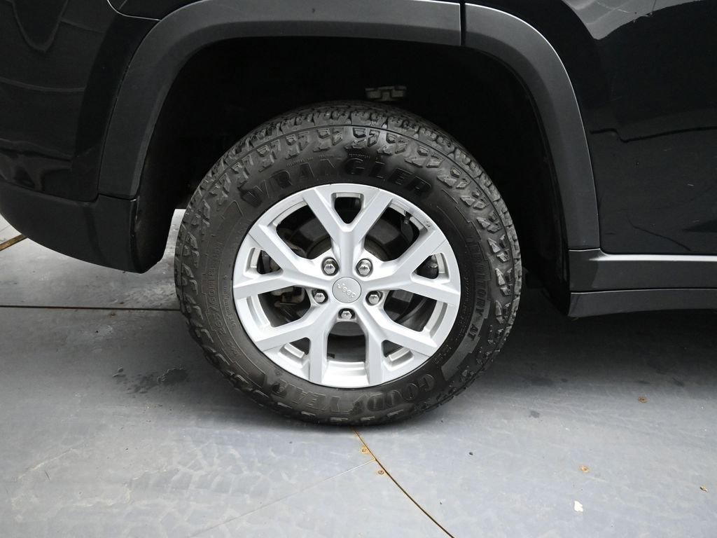 Used 2023 Jeep Grand Cherokee Limited AWD/4WD image 17