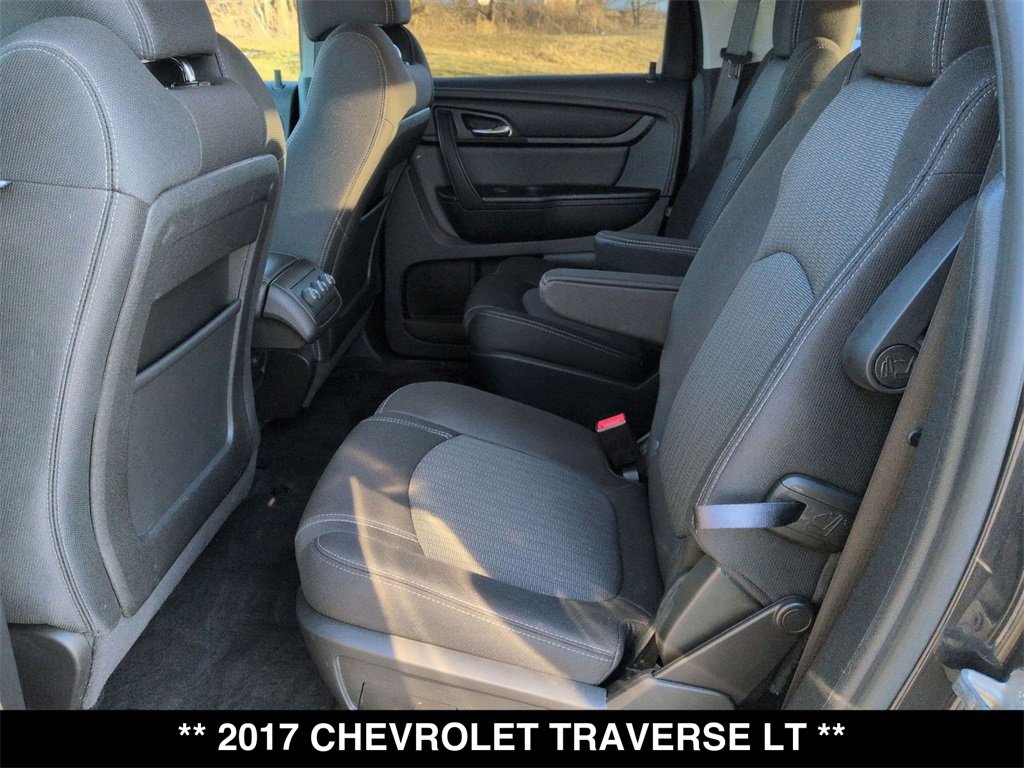 Used 2017 Chevrolet Traverse LT image 3