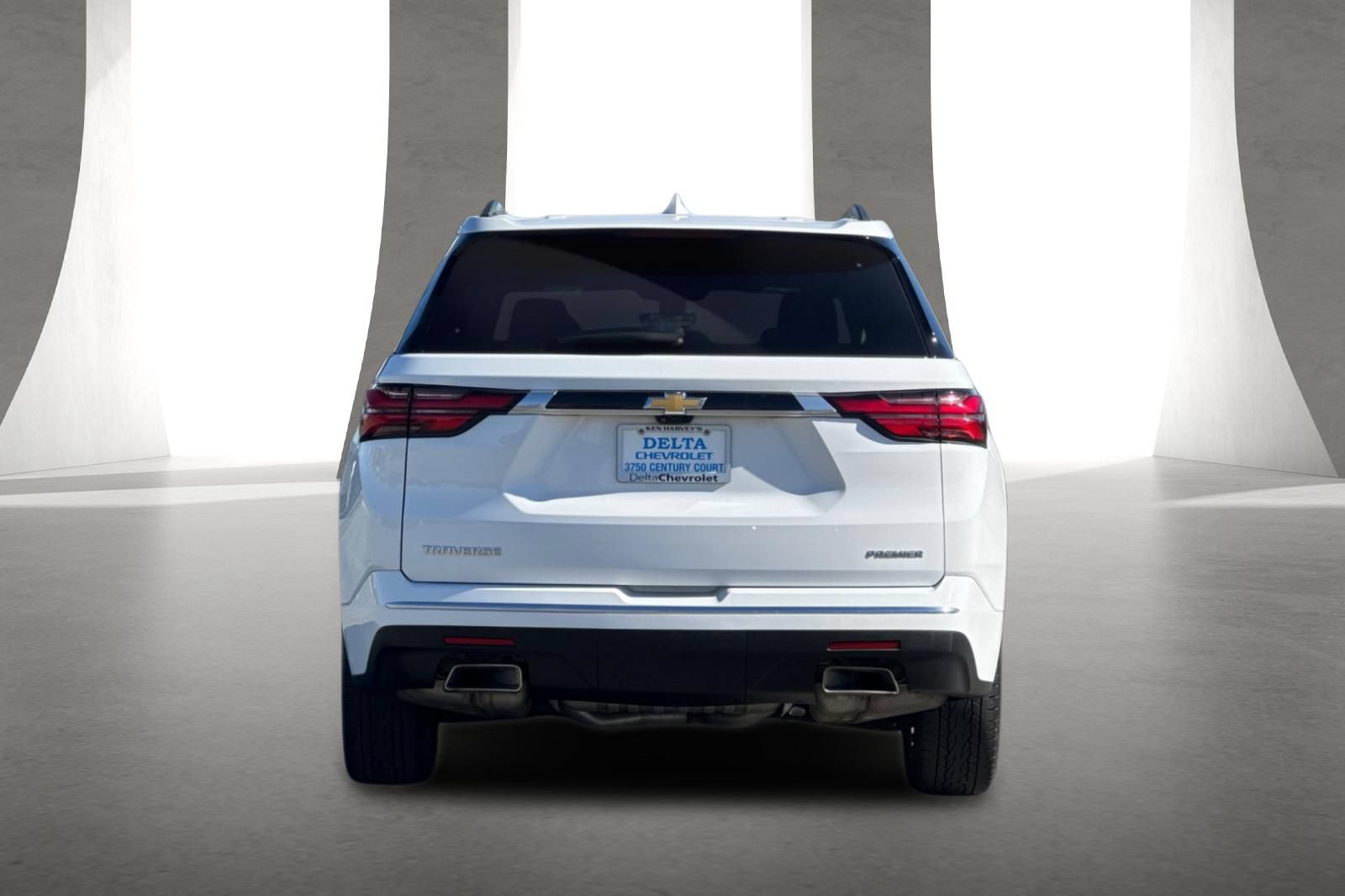 Used 2023 Chevrolet Traverse Premier FWD image 5