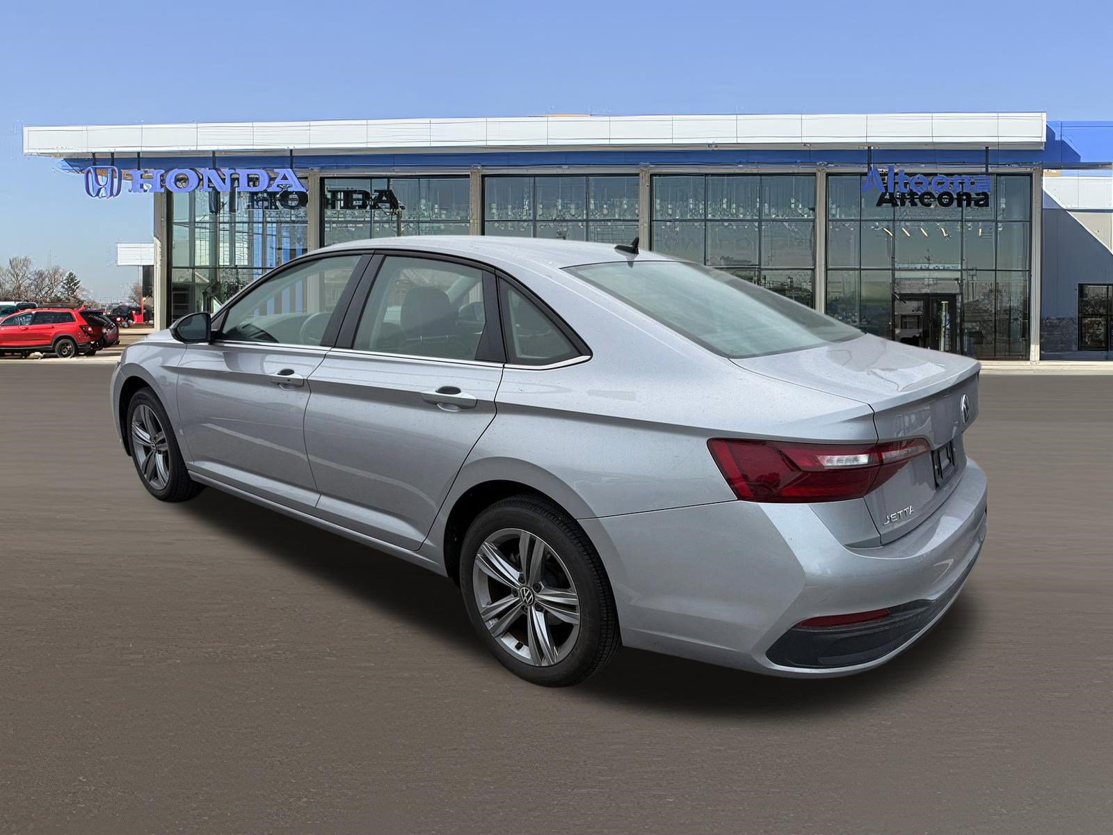 Used 2024 Volkswagen Jetta SE FWD image 3