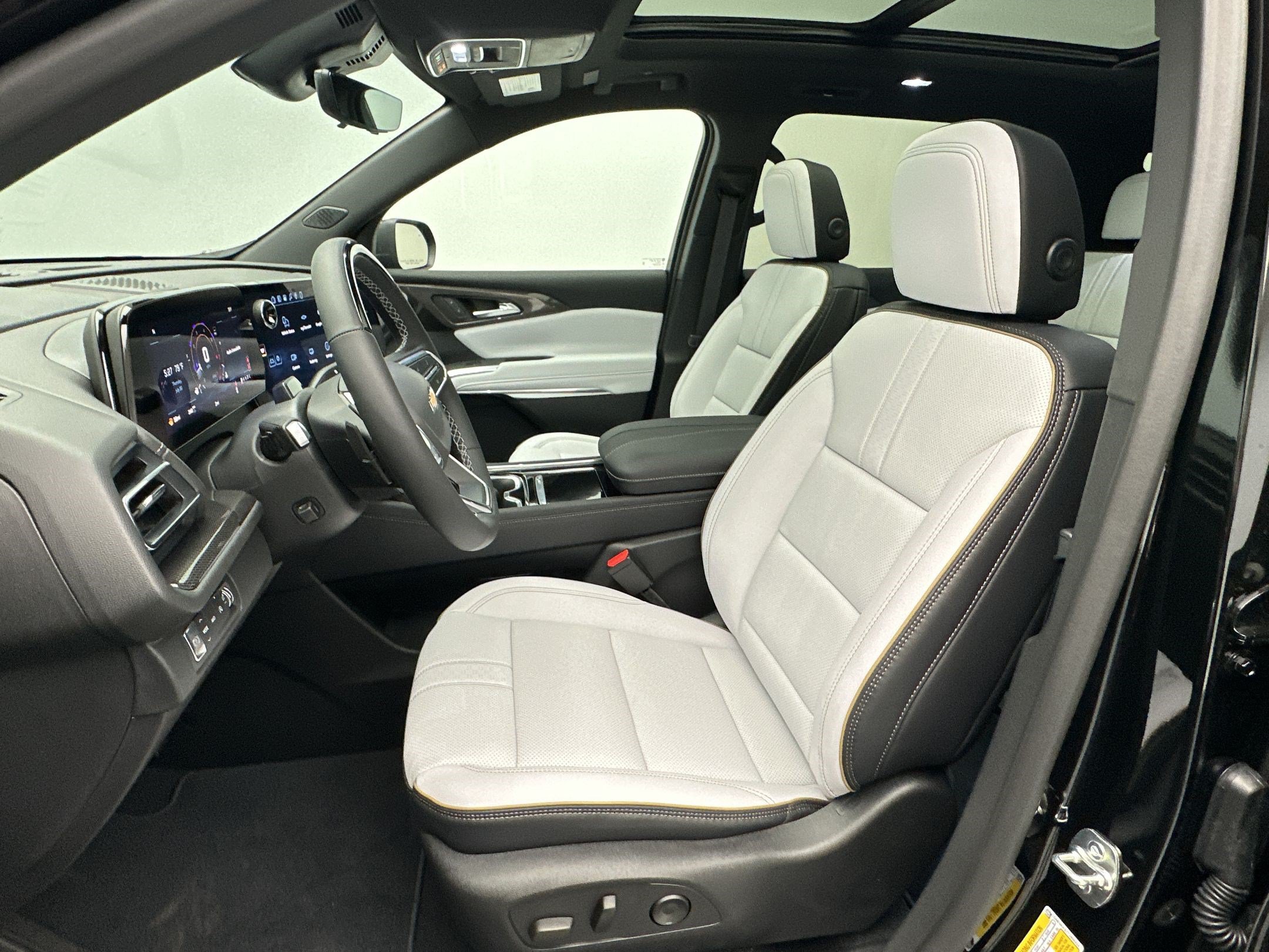 New 2026 Chevrolet Traverse High Country w/ LPO, Floor Liner Package AWD/4WD image 5
