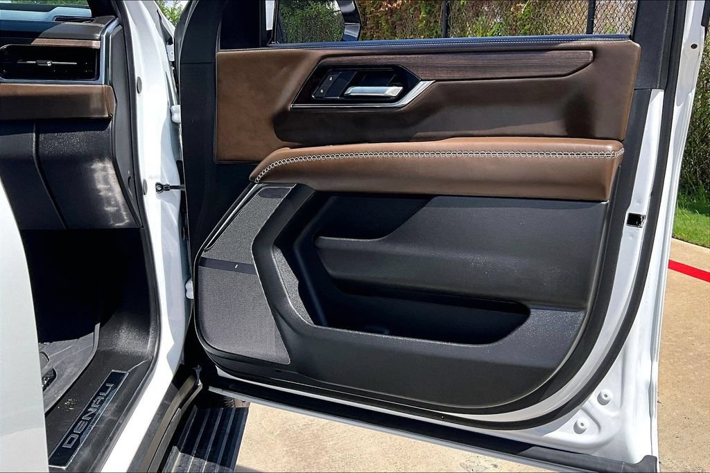 Used 2026 GMC Yukon XL Denali Ultimate w/ LPO, Floor Liner Package AWD/4WD image 26