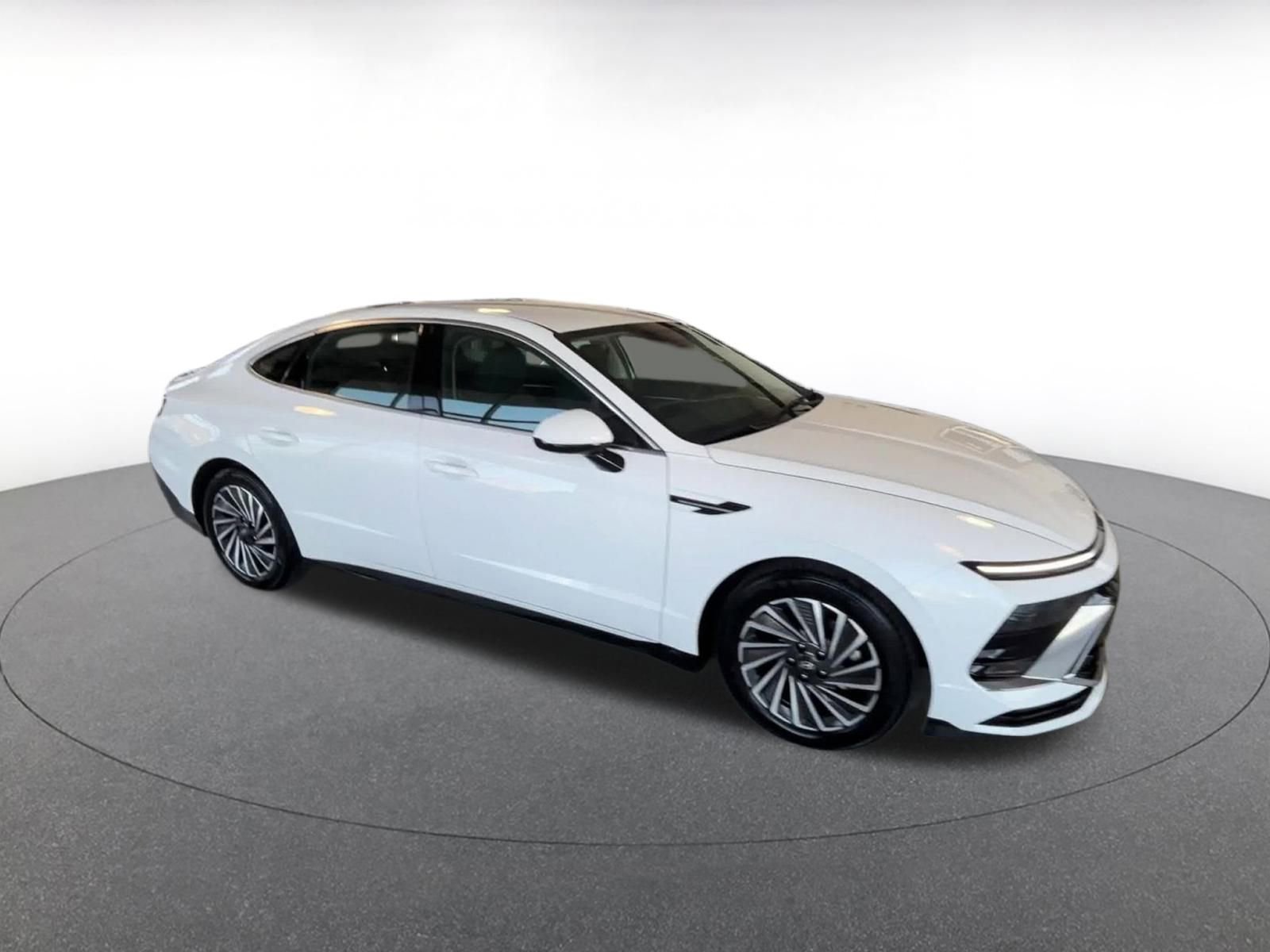 Used 2025 Hyundai Sonata SEL image 2