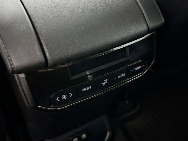 Used 2020 Toyota Highlander XLE AWD/4WD image 31