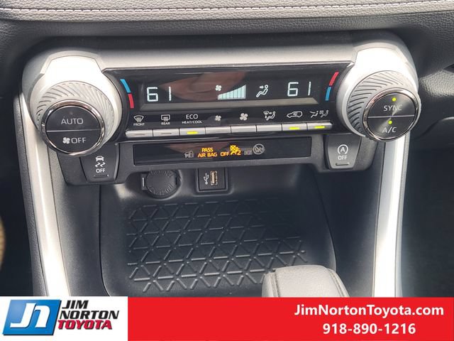 Used 2025 Toyota RAV4 XLE FWD image 20