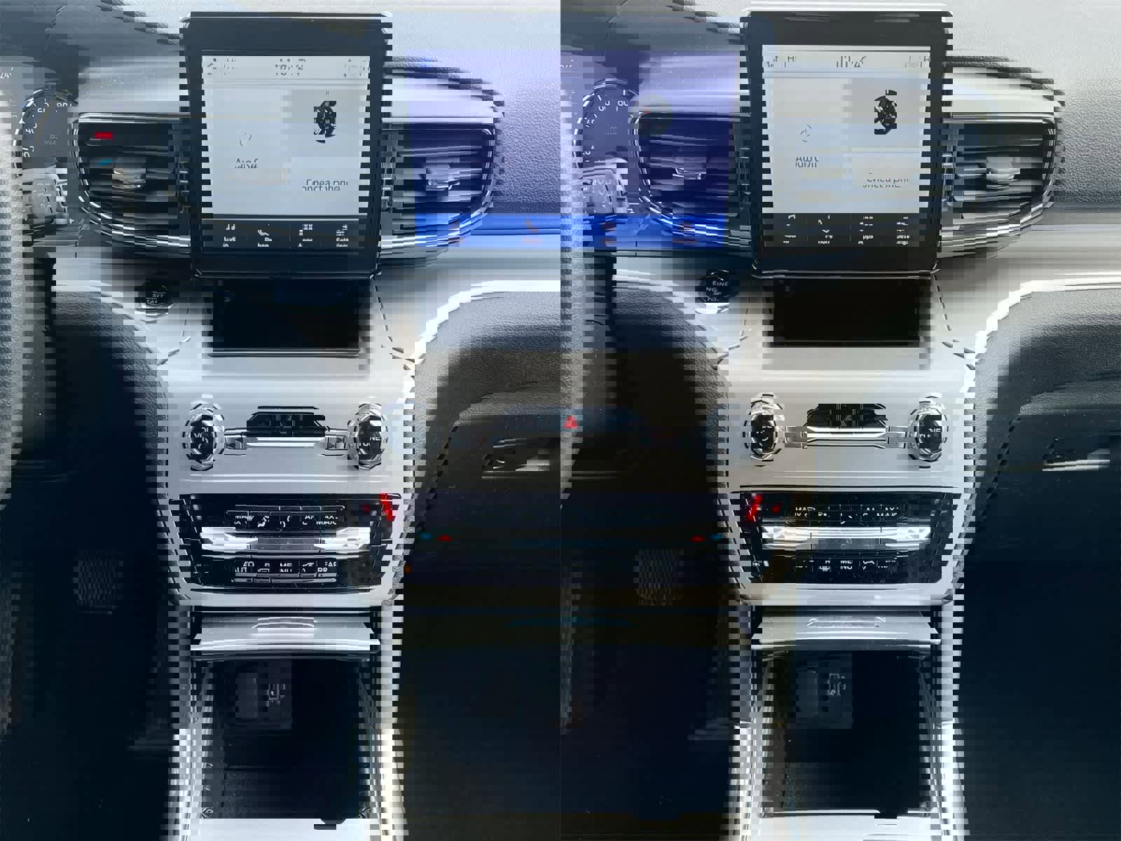 Used 2023 Ford Explorer XLT w/ Equipment Group 202A image 27