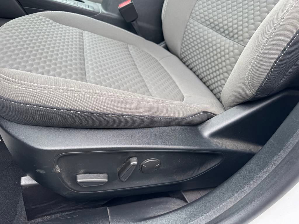 Used 2020 Ford Escape SE image 12