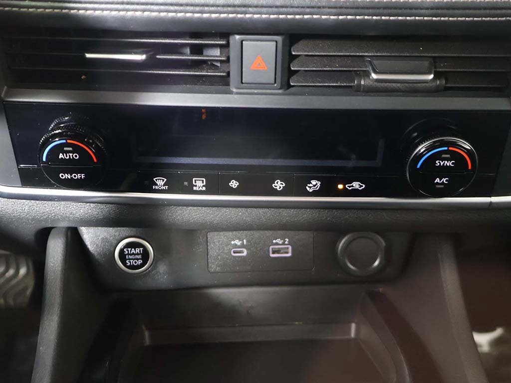 Used 2023 Nissan Rogue SV image 41