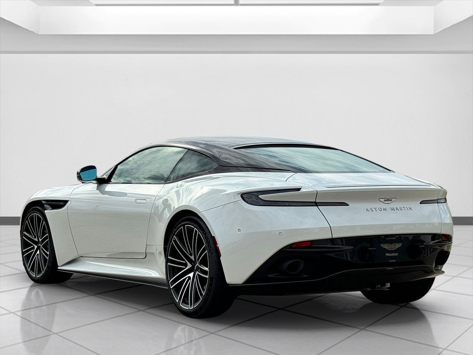 Used 2024 Aston Martin DB12 Coupe image 2