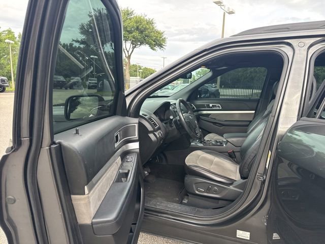 Used 2017 Ford Explorer XLT w/ Equipment Group 202A FWD image 13