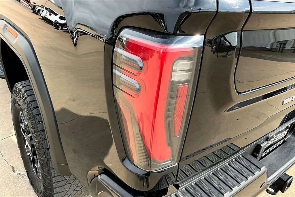 Used 2025 GMC Sierra 2500 AT4X image 40