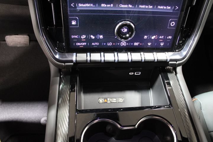 New 2026 GMC Yukon XL AT4 w/ AT4 Premium Plus Package AWD/4WD image 48