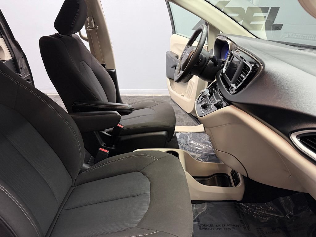 Used 2023 Chrysler Voyager LX FWD image 48