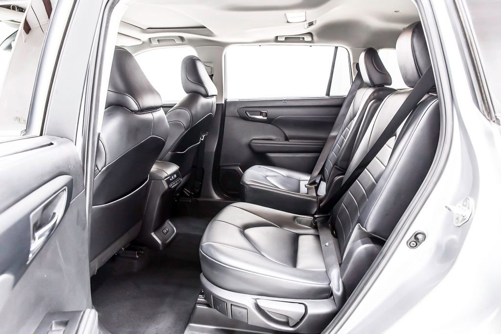 Used 2021 Toyota Highlander XLE image 29