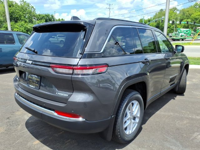 New 2026 Jeep Grand Cherokee Laredo w/ MOPAR Finishing Package AWD/4WD image 3
