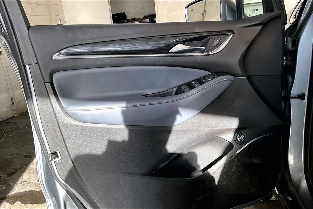 Used 2018 Buick Enclave Essence image 14