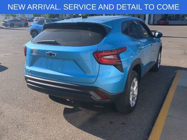 Used 2025 Chevrolet Trax LS w/ LS Convenience Package FWD image 8