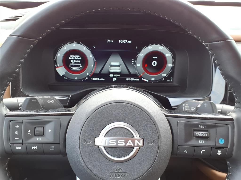 Used 2025 Nissan Pathfinder Platinum image 16