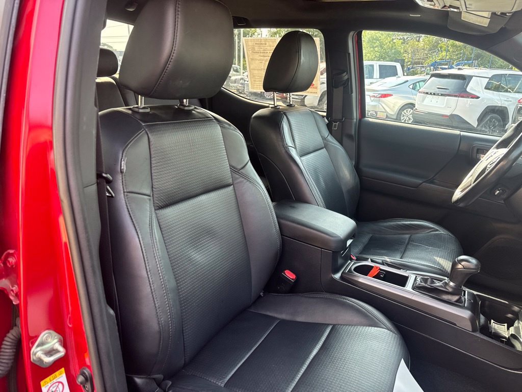 Used 2020 Toyota Tacoma TRD Sport w/ TRD Premium Sport Package AWD/4WD image 35