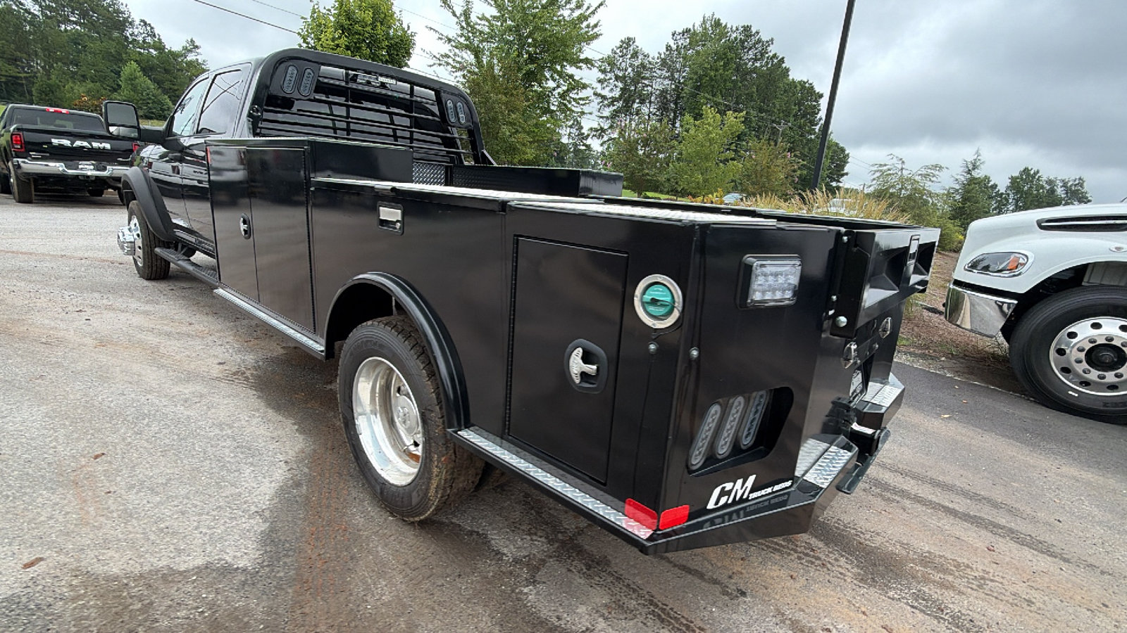 New 2025 RAM 5500 Tradesman w/ Safety Group AWD/4WD image 10