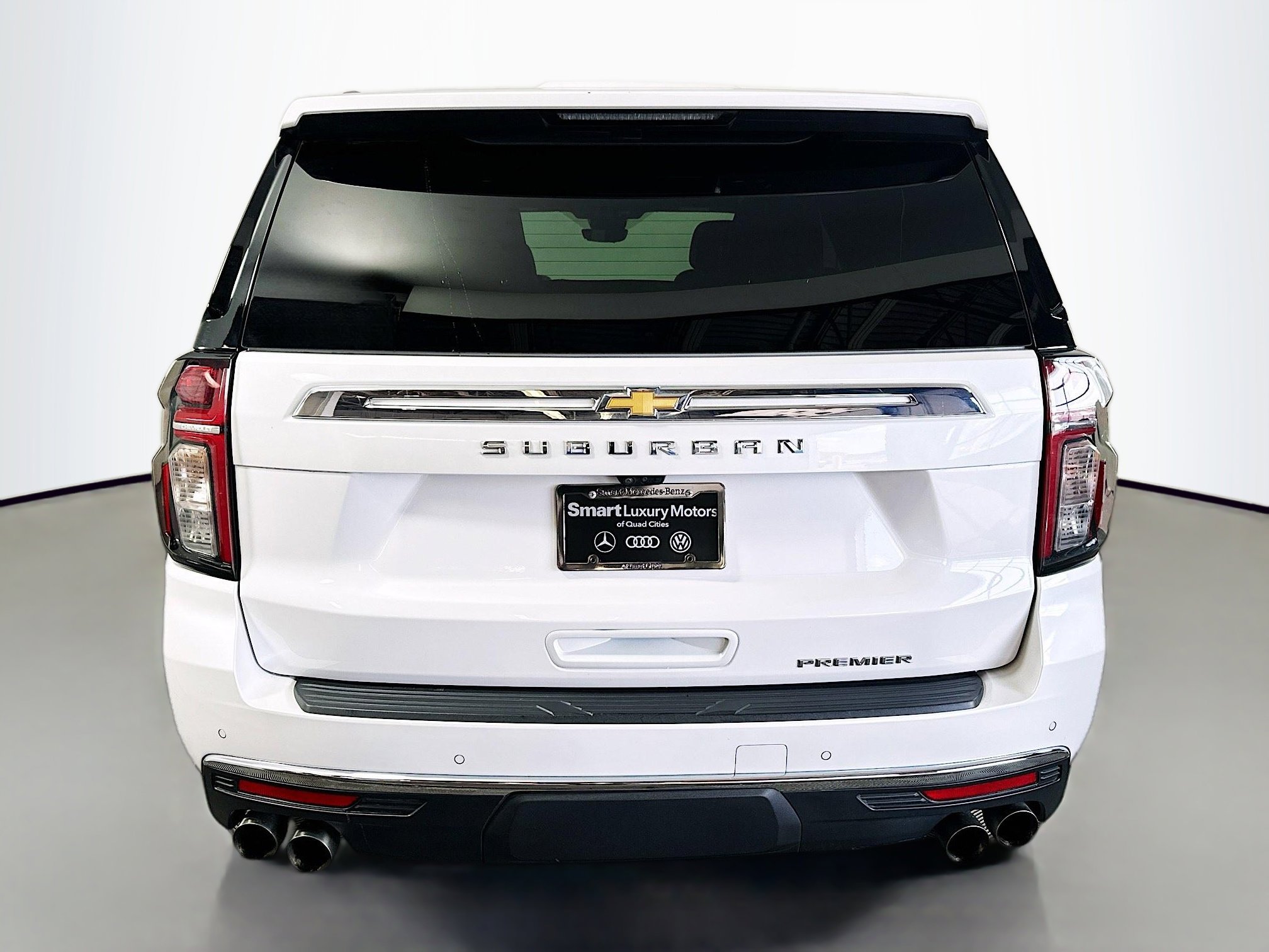 Used 2023 Chevrolet Suburban Premier image 6
