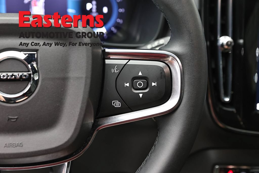 Used 2023 Volvo XC40 B5 Core AWD/4WD image 16