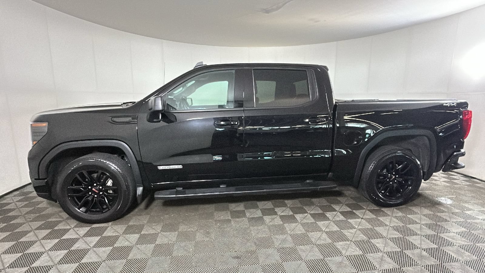 Used 2024 GMC Sierra 1500 Elevation w/ LPO, GMC Protection Package AWD/4WD image 7