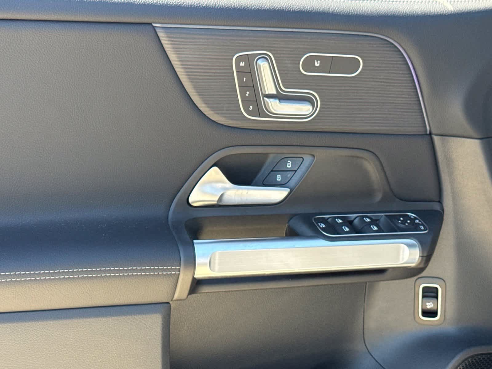 New 2026 Mercedes-Benz GLB 250 4MATIC image 15