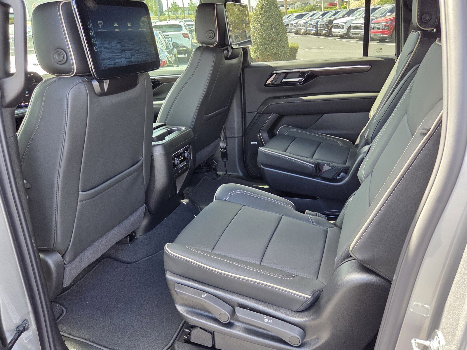 New 2026 Chevrolet Suburban Premier image 7