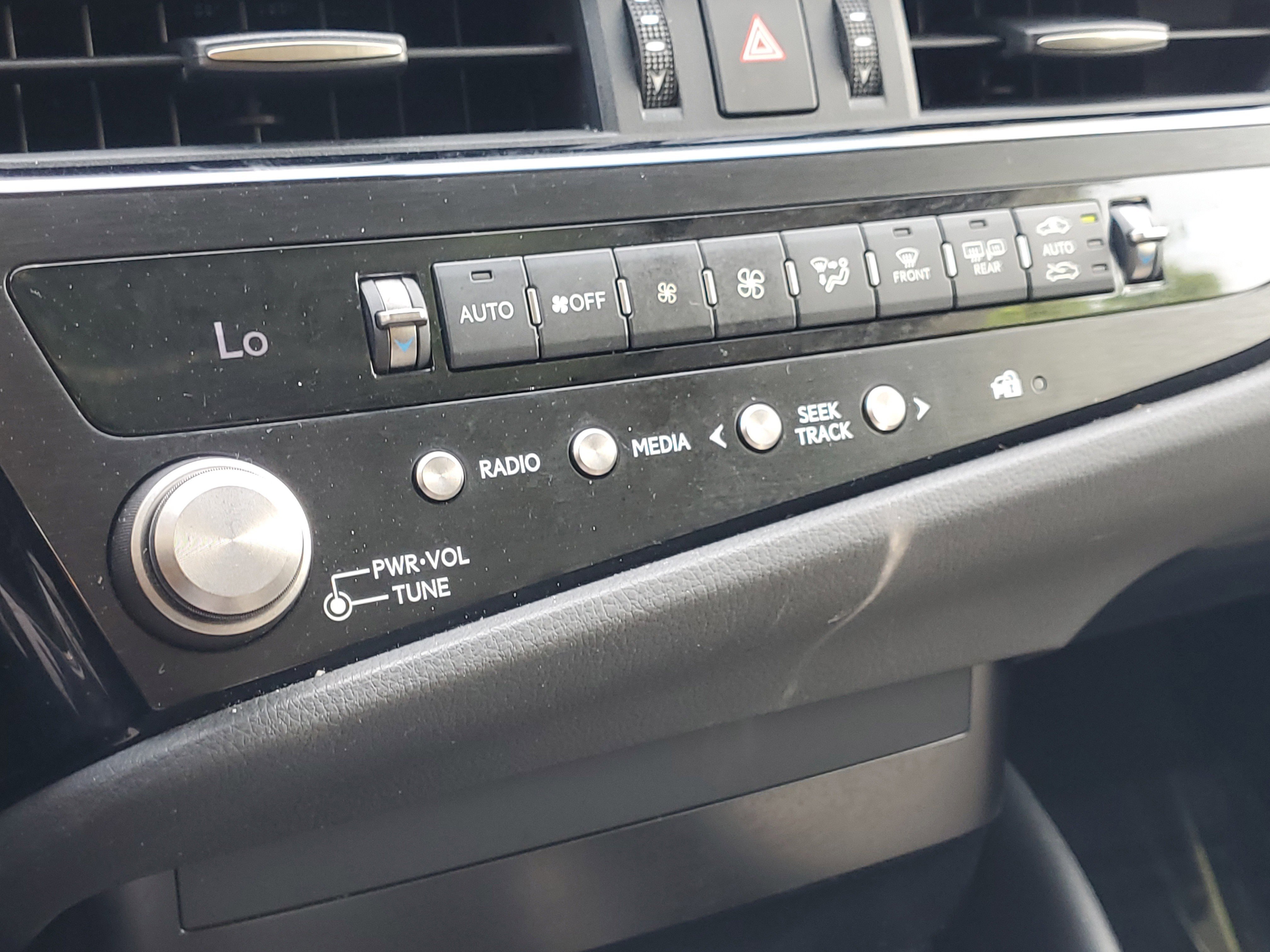 Certified 2023 Lexus ES 350 w/ Accessory Package (Z2) FWD image 28