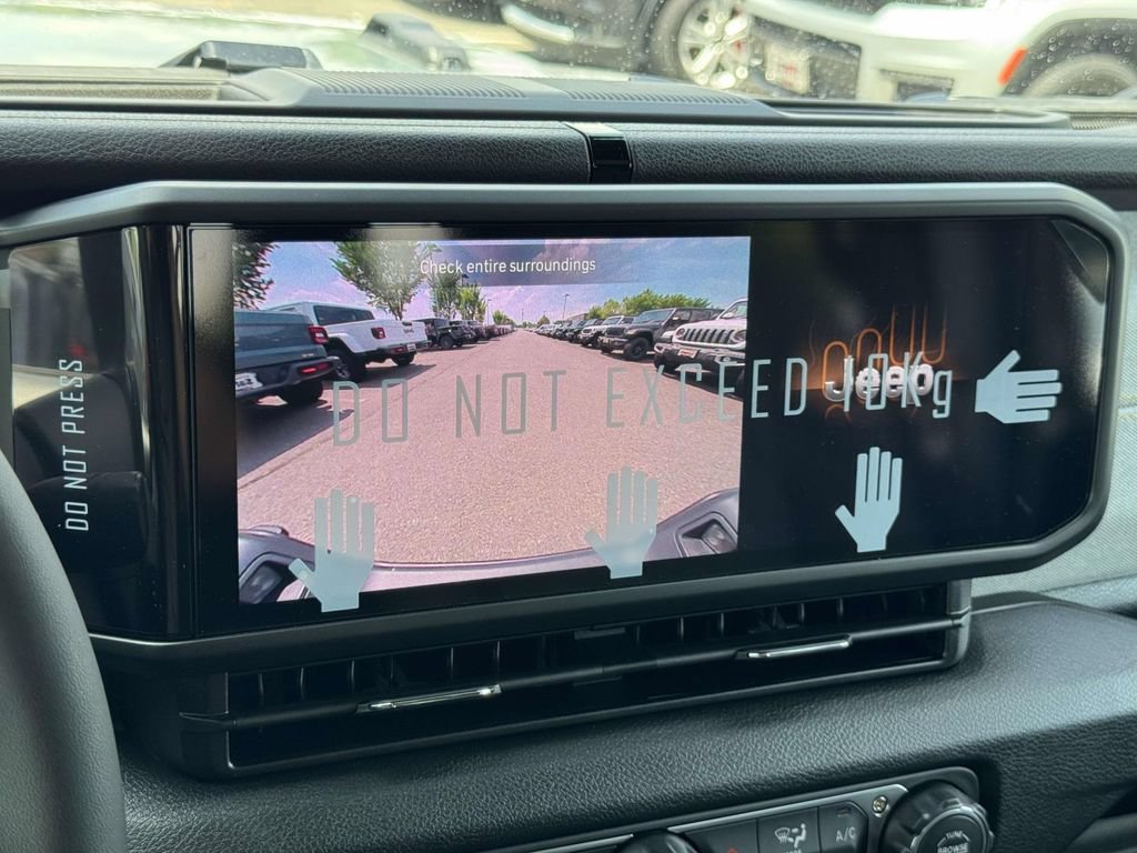 New 2026 Jeep Gladiator Sport AWD/4WD image 18