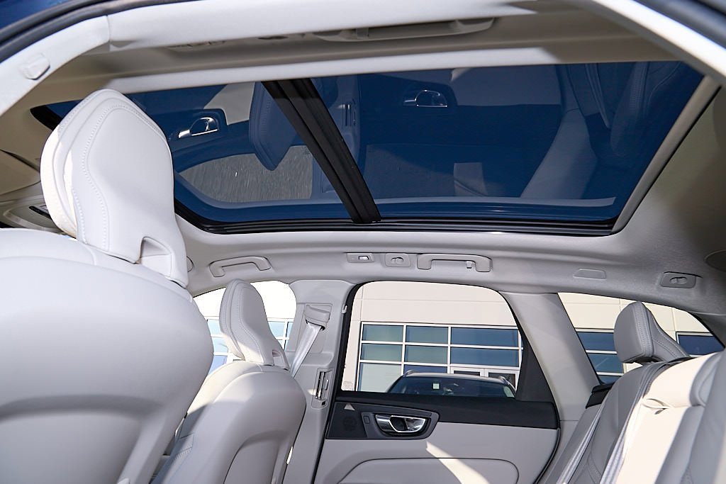 New 2026 Volvo XC60 T8 Ultra w/ Protection Package Premier image 20