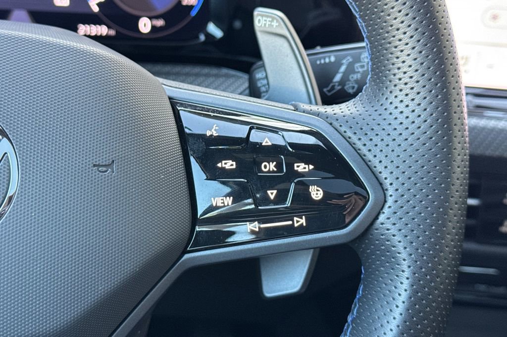 Used 2024 Volkswagen Golf R image 30