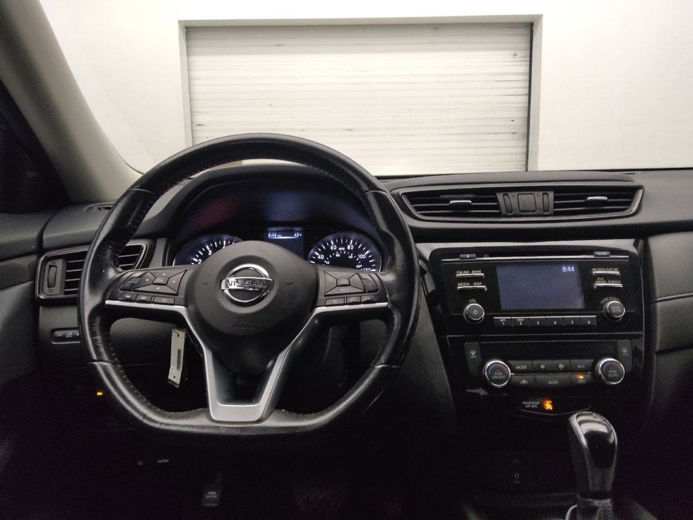 Used 2017 Nissan Rogue SV image 22