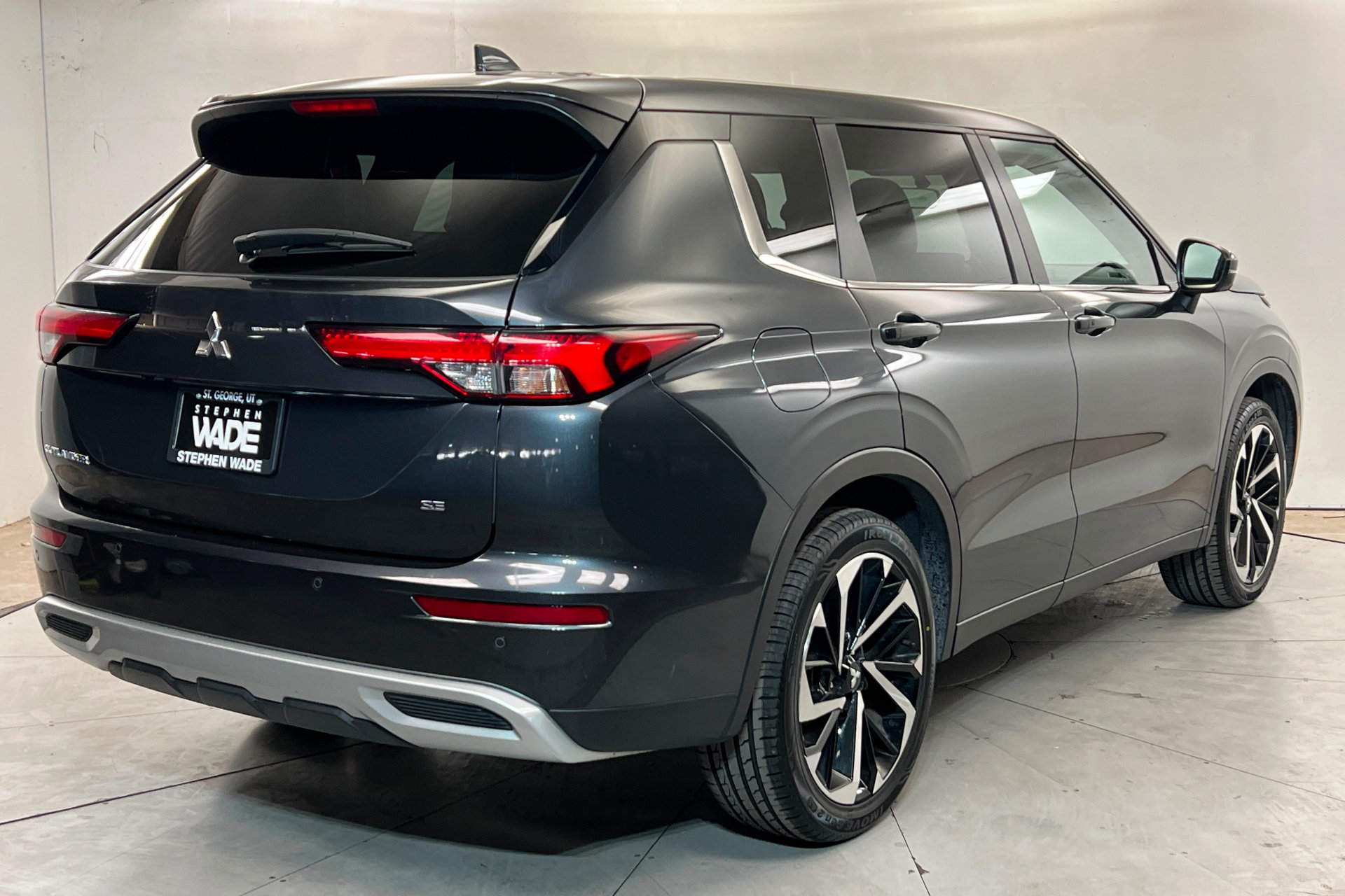 Used 2024 Mitsubishi Outlander FWD image 5