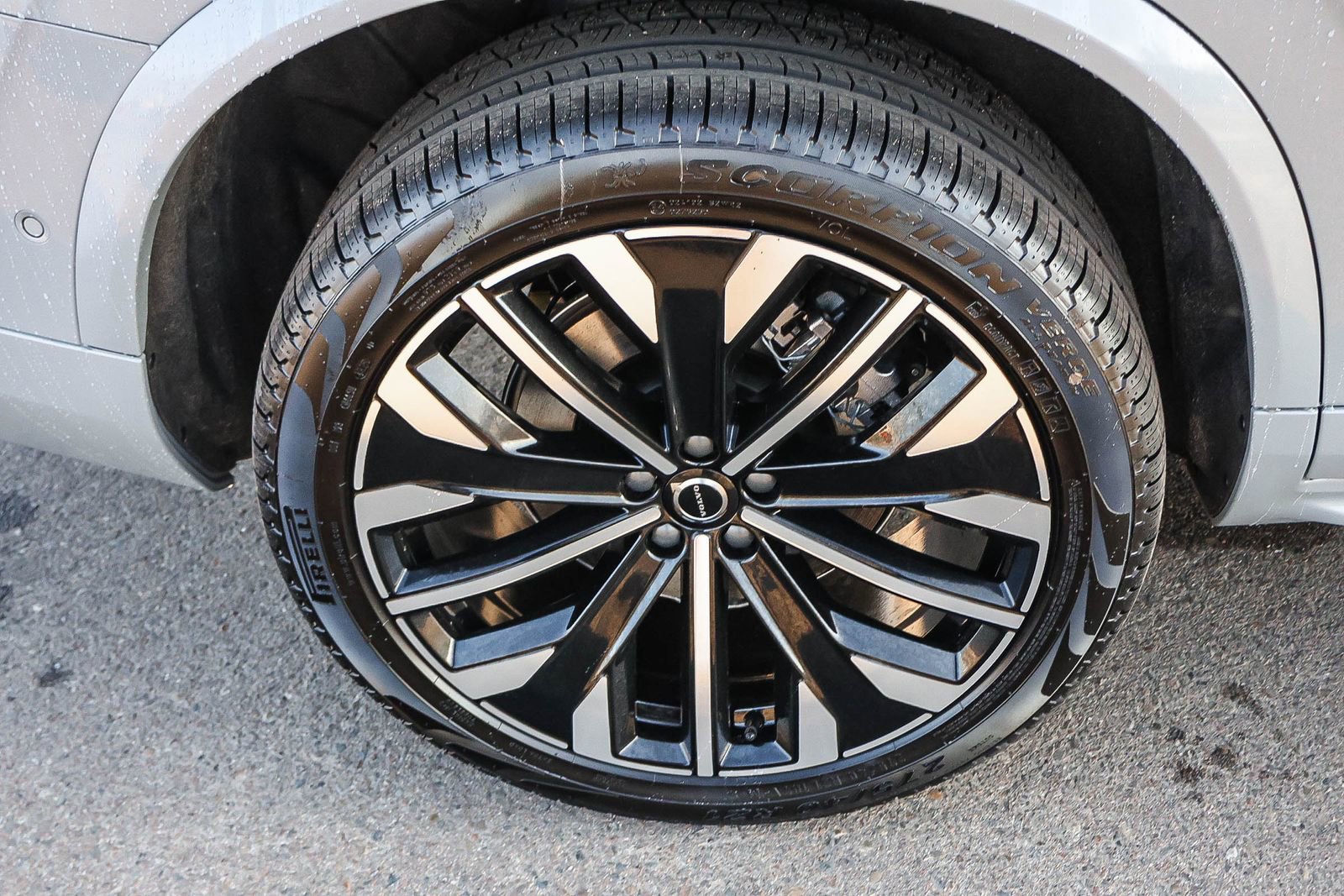 New 2026 Volvo XC90 T8 Plus w/ Protection Package Premier AWD/4WD image 13
