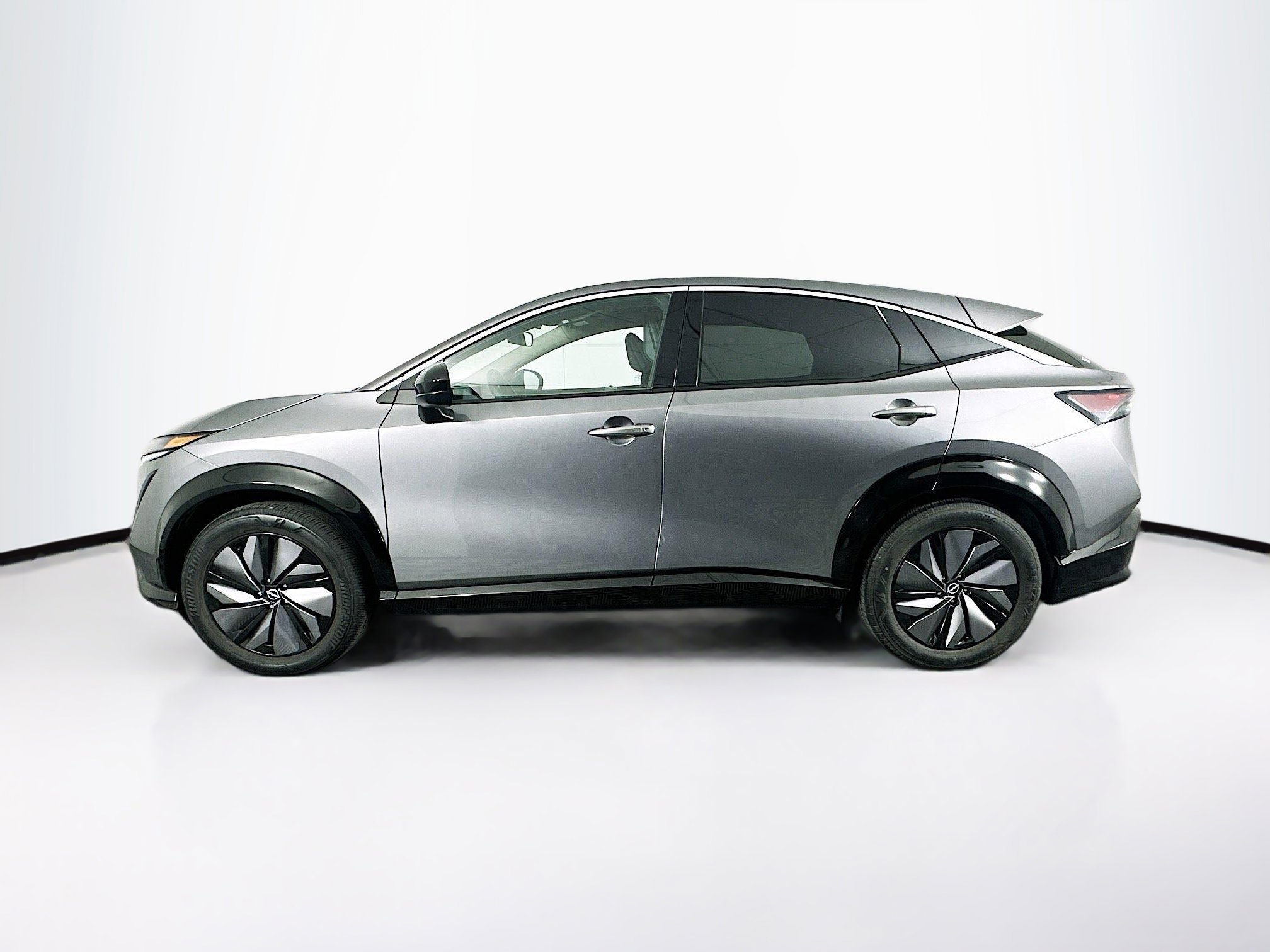 Used 2023 Nissan Ariya FWD image 4