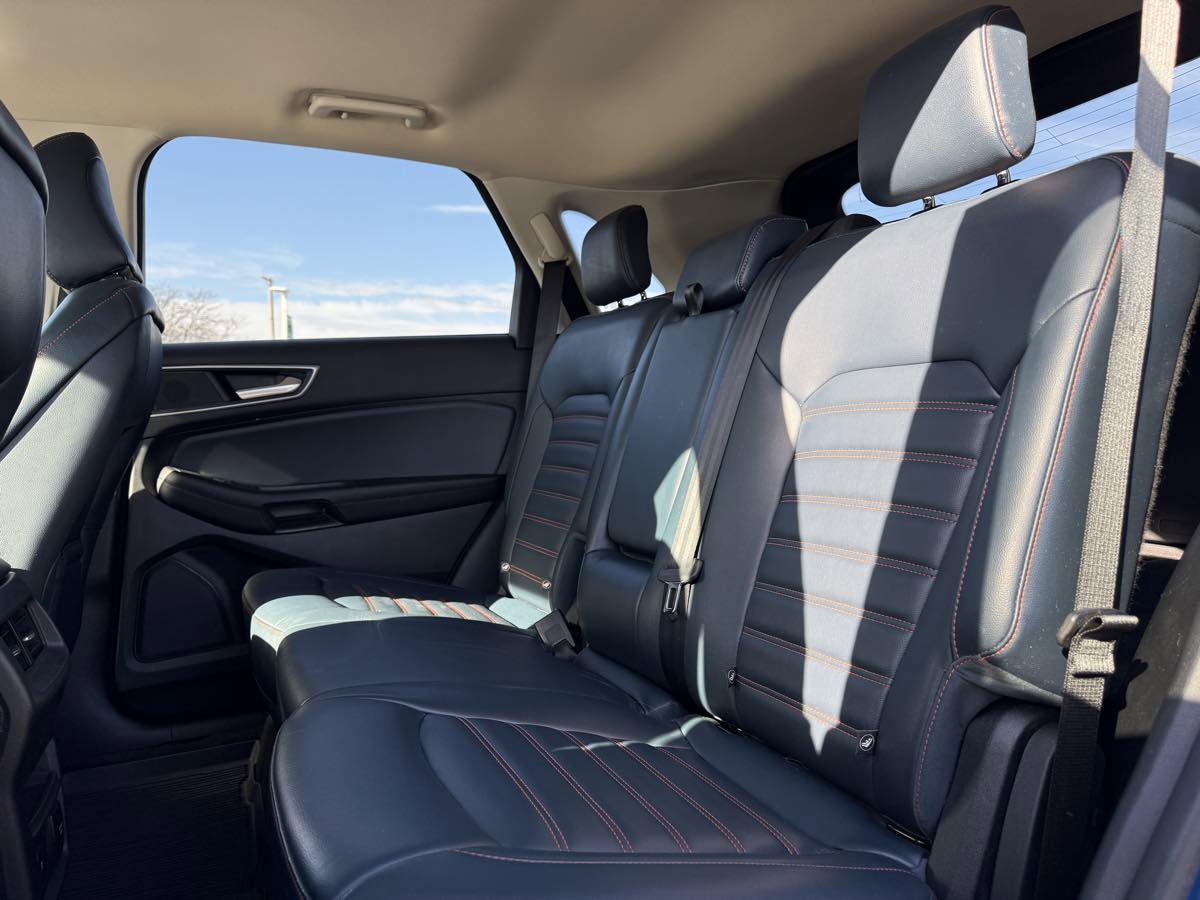 Used 2022 Ford Edge SEL w/ Sport Appearance Package image 17