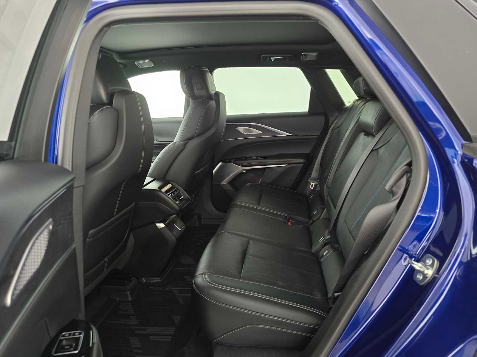 New 2026 Cadillac Lyriq V w/ LPO, Floor Liner Package AWD/4WD image 17