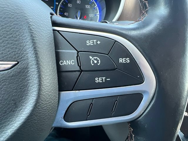 Certified 2017 Chrysler Pacifica Touring-L FWD image 22