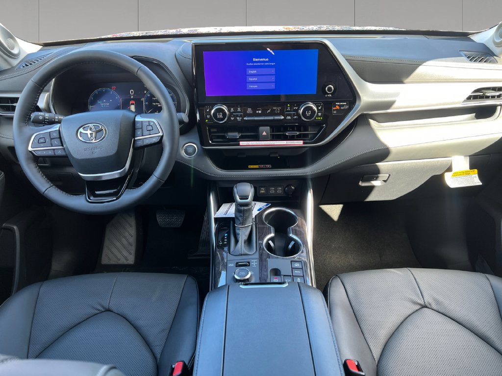 New 2026 Toyota Highlander Platinum AWD/4WD image 13