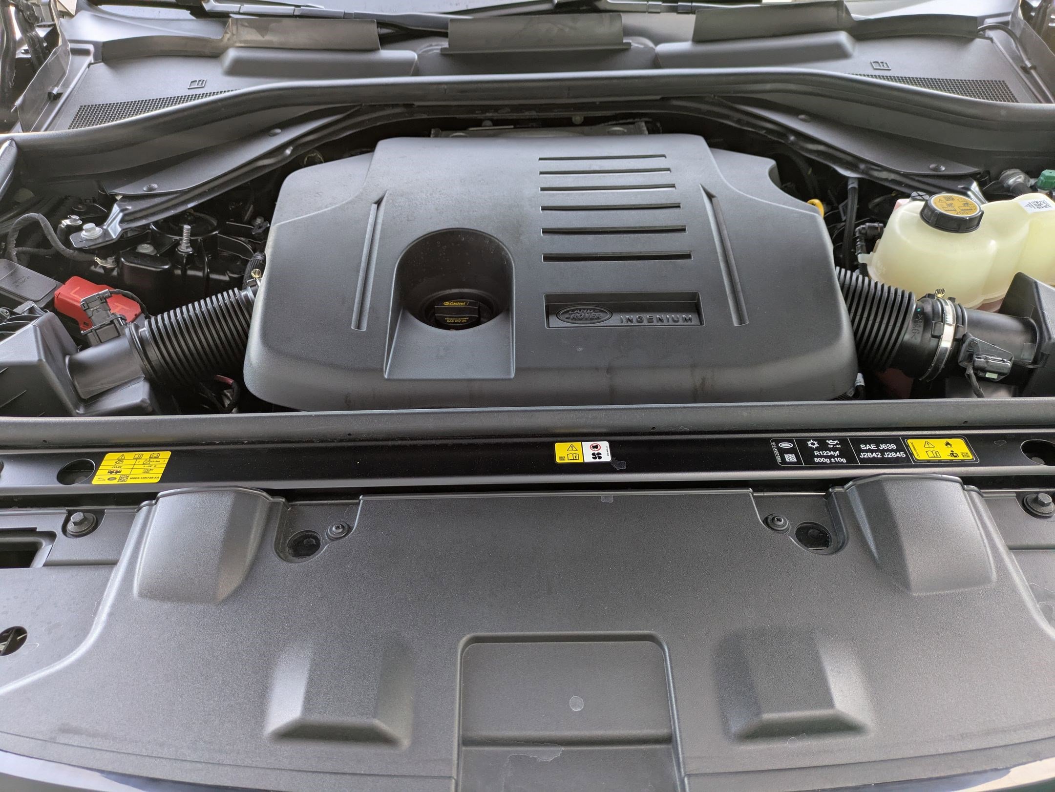 Certified 2025 Land Rover Range Rover SE image 32