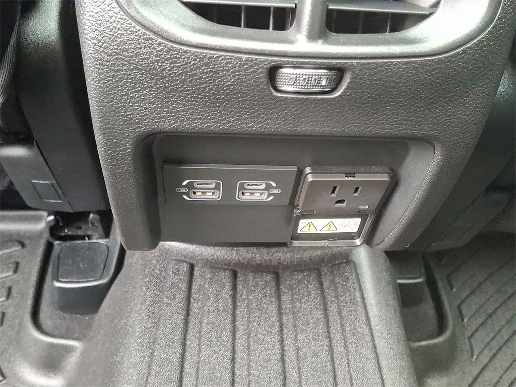 Used 2023 Jeep Cherokee Altitude Lux w/ Lux Elite Package image 11