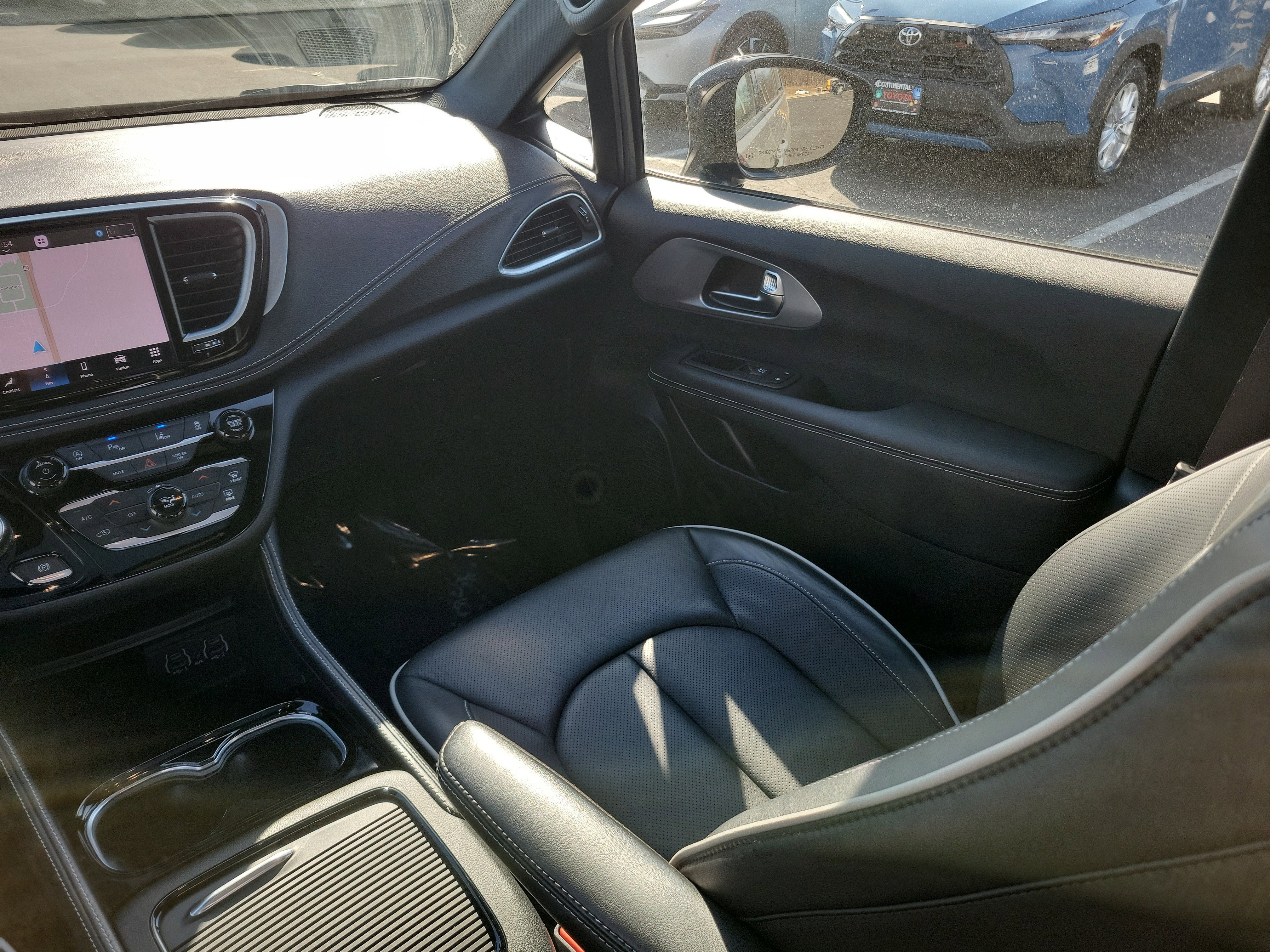 Used 2025 Chrysler Pacifica Limited image 27