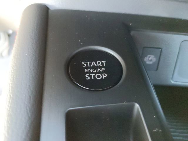 Certified 2025 Nissan Kicks SR image 41