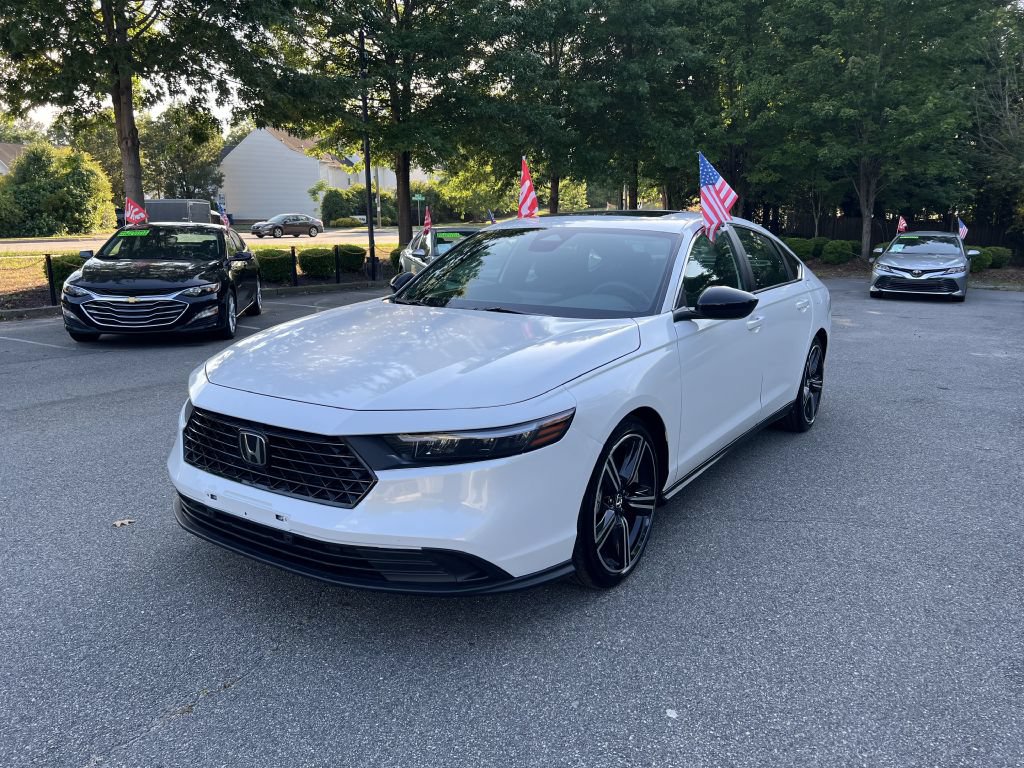 Used 2025 Honda Accord Sport image 1
