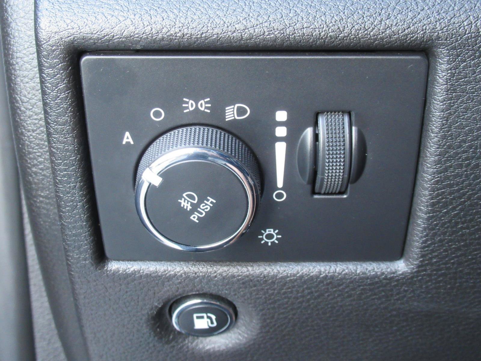 Used 2018 Jeep Grand Cherokee Altitude RWD image 22