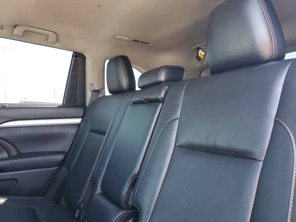 Used 2017 Toyota Highlander XLE AWD/4WD image 33